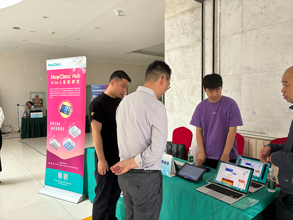 开云app网站-开云（中国）
 Hub构建交互式笔译教学新生态，亮相全国翻译技术大赛颁奖典礼